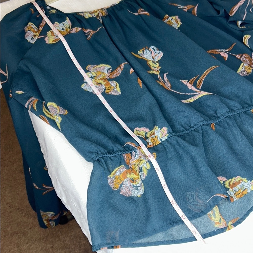DR2 Dark Teal Blue Puff Sleeve Peplum Floral Blouse size Large - Picture 9 of 10